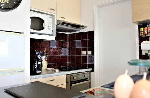 Villeneuve Loubet Beach Apartment | Modern Apartment, Sleeps 4, Air-Conditioned with Parking