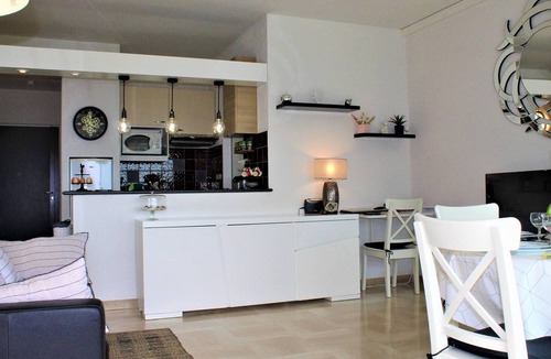 Villeneuve Loubet Beach Apartment | Modern Apartment, Sleeps 4, Air-Conditioned with Parking