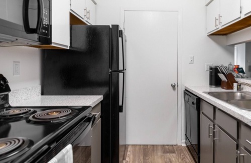Chesterfield Apartment | Modern Apartment in Prime Location (ID1201X689)