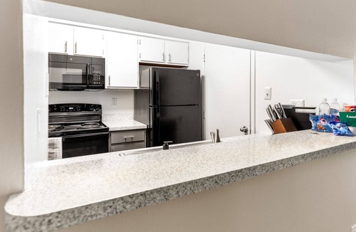 Chesterfield Apartment | Modern Apartment in Prime Location (ID1201X689)