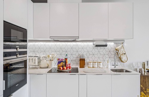 Coombe Hill Apartment | Modern Apartment in West Wimbledon