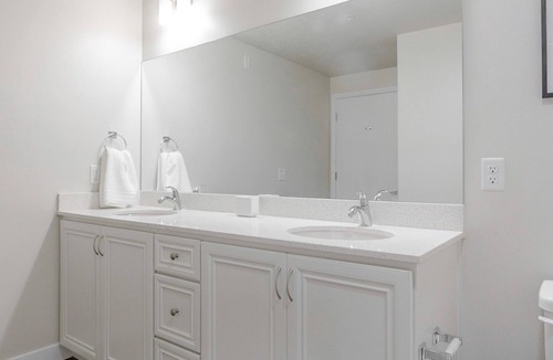 South Salt Lake Apartment | Modern Apartment in Prime Location (ID6878)
