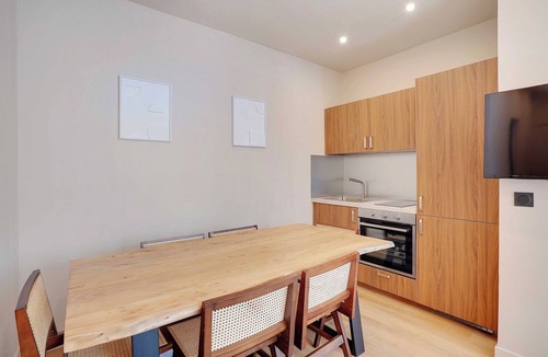 Gare Apartment | Modern Apartment - 2BD/8P - Place D'Italie