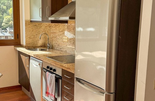 Arinsal Apartment | Modern Apartment, 5 ppl, 2 Bedrooms, Includes Parking