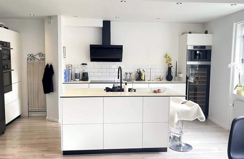 Frederiksberg C Apartment | Modern Apartment - By The Lakes