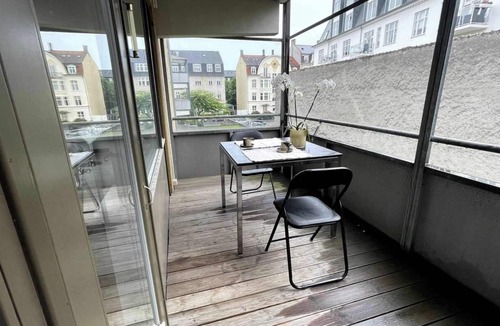 Frederiksberg C Apartment | Modern Apartment - By The Lakes