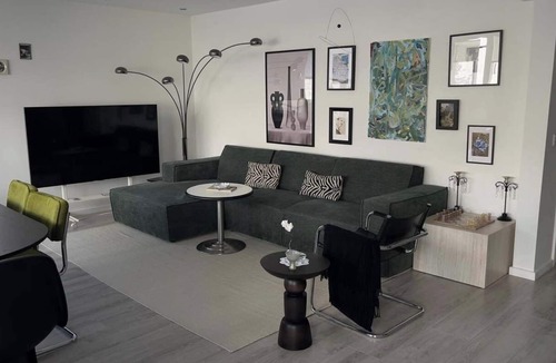 Frederiksberg C Apartment | Modern Apartment - By The Lakes