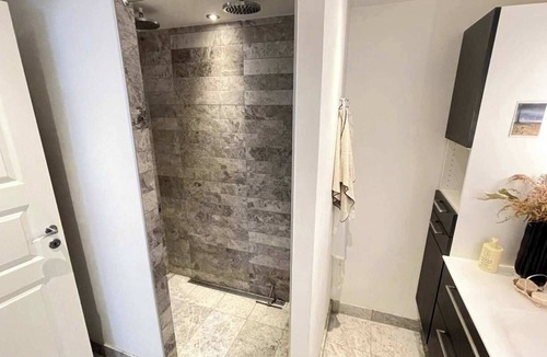 Frederiksberg C Apartment | Modern Apartment - By The Lakes