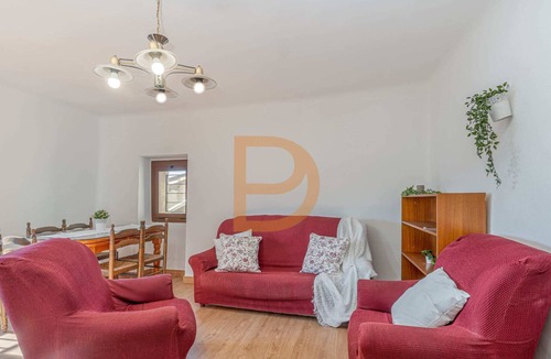 Vilamaniscle Apartment | Modern Apartment for Six People in Vilamaniscle
