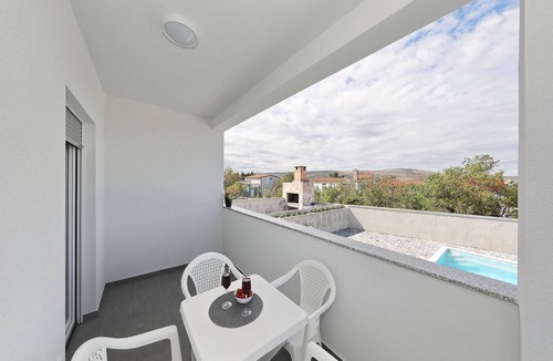 Seline Apartment | Modern apartment for 2-4 persons with garden view and pool use
