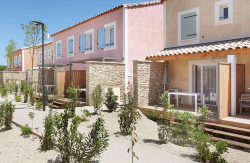 Aigues-Mortes Apartment | Modern apartment near the historic Aïgues Mortes
