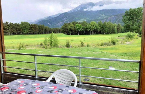Barcelonnette Apartment | Modern apartment with terrace and private parking