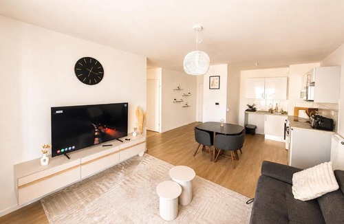 Clichy-Sous-Bois Apartment | Modern apartment close to Paris and Disney
