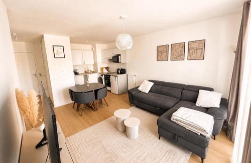 Clichy-Sous-Bois Apartment | Modern apartment close to Paris and Disney