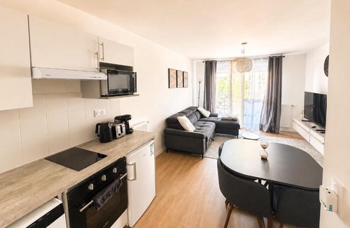 Clichy-Sous-Bois Apartment | Modern apartment close to Paris and Disney