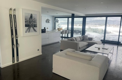 Grande-Riviere Apartment | Modern apartment with lake view