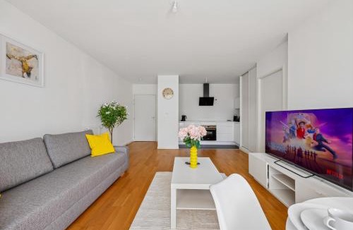 Valenton Apartment | Modern Apartment with Free Garage