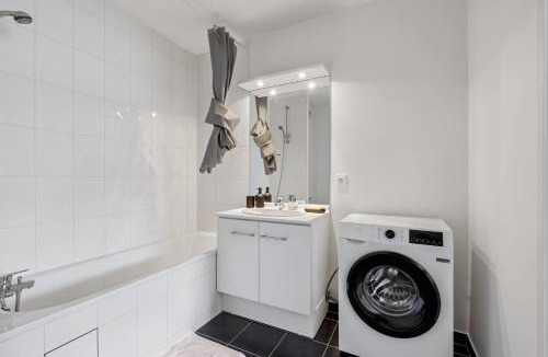 Valenton Apartment | Modern Apartment with Free Garage