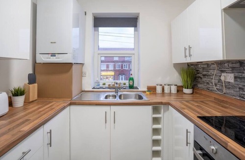 Bispham Apartment | Modern Apartment -Free Parking - by Holiday Homes