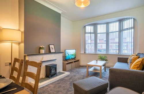 Bispham Apartment | Modern Apartment -Free Parking - by Holiday Homes