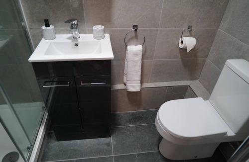 Desborough Apartment | Modern Apartment Fully Equipped