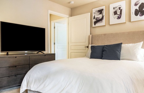 North Newport News Apartment | Modern Apartment in Prime Location (ID9647X69)