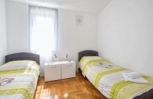 Basanija Apartment | Modern apartment in Bašanija - 73 m² - Balcony and air conditioning