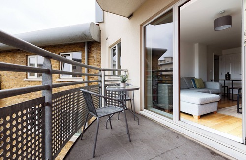 Bow Apartment | Modern Apartment in Bow