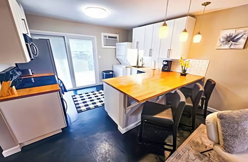 Oakhurst Apartment | Modern Apartment in Charlotte