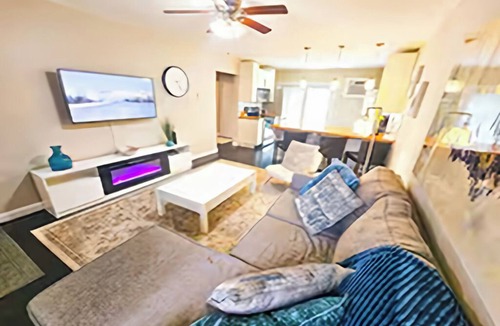 Oakhurst Apartment | Modern Apartment in Charlotte