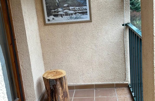 Canfranc-Estacion Apartment | Modern Apartment in Canfranc with Terrace