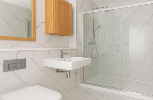 Hanger Hill Apartment | Modern Apartment in Ealing