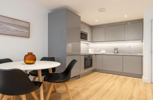 Hanger Hill Apartment | Modern Apartment in Ealing