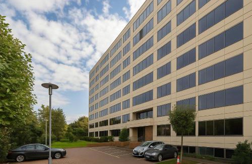 Hanger Hill Apartment | Modern Apartment in Ealing