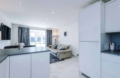 Whitefield Apartment | Modern Apartment in Whitefield with Free Parking