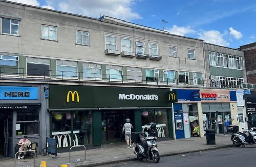 North Finchley Apartment | Modern Apartment in London