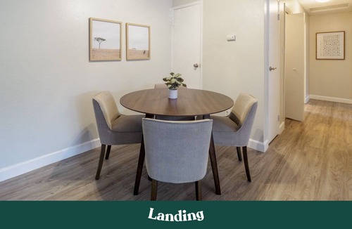 Fair Oaks Apartment | Modern Apartment in Prime Location (ID8965)