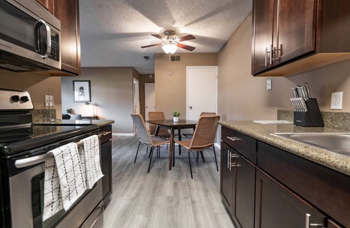 Fair Oaks Apartment | Modern Apartment in Prime Location (ID6916)
