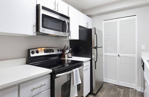 Tanasbourne Apartment | Modern Apartment in Prime Location (ID9191X01)