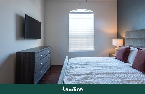 Falconhead Apartment | Modern Apartment in Prime Location (ID3087)