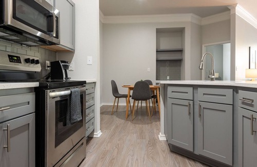 Falconhead Apartment | Modern Apartment in Prime Location (ID3426X15)
