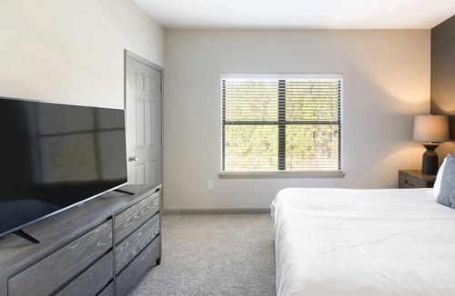 Sand Ridge Apartment | Modern Apartment in Prime Location (ID1655X62)