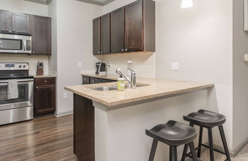 Sand Ridge Apartment | Modern Apartment in Prime Location (ID8017X96)
