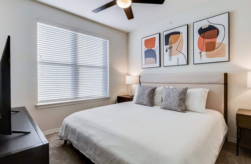Burleson Apartment | Modern Apartment in Prime Location (ID9554X56)
