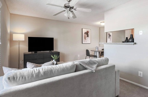 El Lago Apartment | Modern Apartment in Prime Location (ID9665X12)