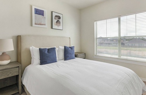 Richmond Apartment | Modern Apartment in Prime Location (ID1220X204)