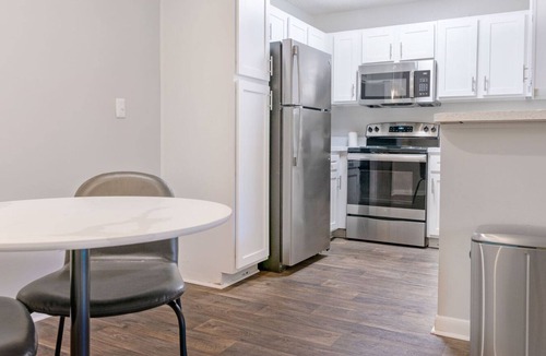 Sarasota Apartment | Modern Apartment in Prime Location (ID5256X87)
