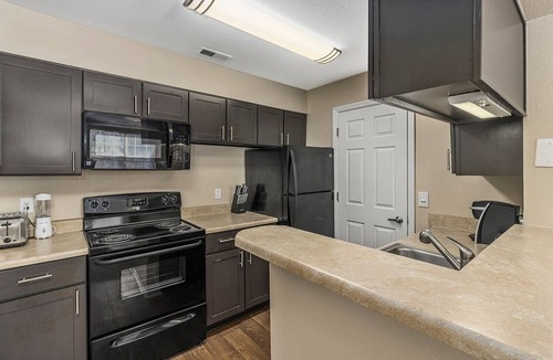 Ballwin Apartment | Modern Apartment in Prime Location (ID8457)