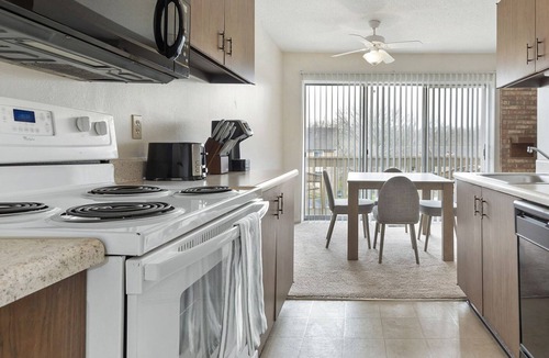 Ballwin Apartment | Modern Apartment in Prime Location (ID9305X02)