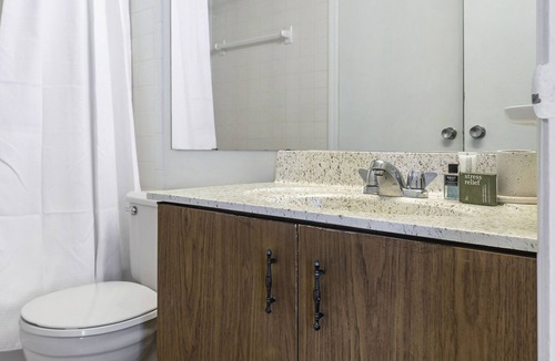 Ballwin Apartment | Modern Apartment in Prime Location (ID9305X02)